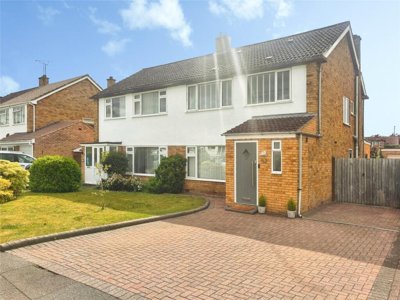Property on Foxes Way, CV34 6AY