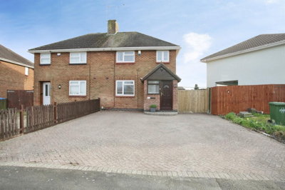 Property on Chamberlain Road, CV21 4EU