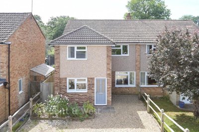 Property on Cranleigh Mead, GU6 7JT