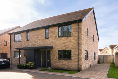 Property on Larkfield, CB21 6DJ