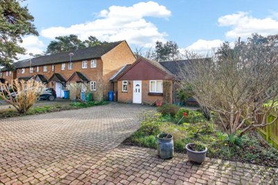 Property on Queens Pine, RG12 0TL