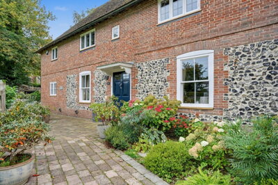 Property on Upper Street, ME17 1HW