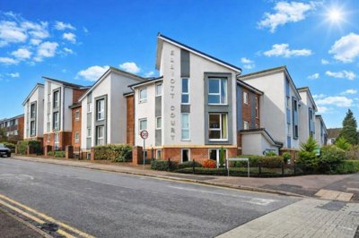 Property on LU6 1FN
