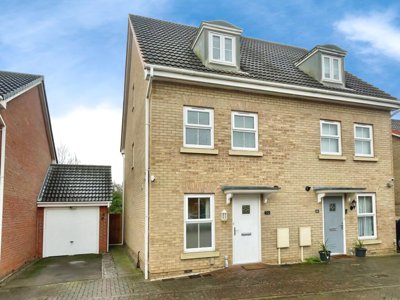 Property on Lamplight Square, NG31 7GF