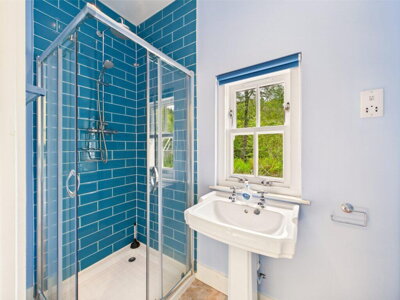 Property on PA32 8XJ