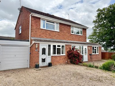 Property on Donney Brook, WR11 1YD