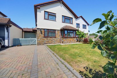Property on Heol Gam, CF31 3EU