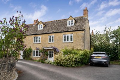 Property on Oxford Court, OX25 3RH