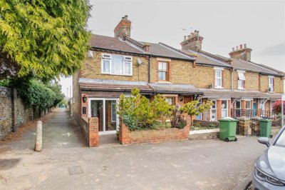 Property on School Road, ME13 8QZ