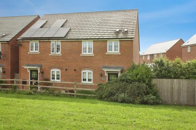 Property on East Close, CV22 7XY