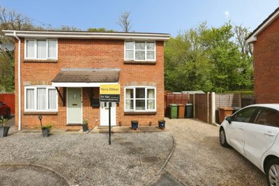 Property on Warwick Close, SO53 4PH