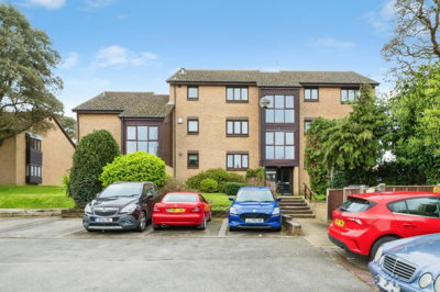 Property on Victoria Road, SO31 5JZ