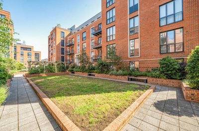 Property on Fellowes Rise, SO22 5TE