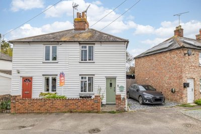 Property on Harris'S Alley, CT3 1AE