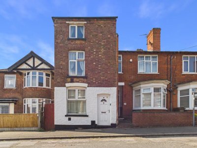 Property on Corby Road, NG3 5HF