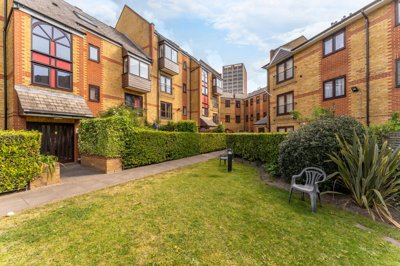 Property on Tottenham Road, N1 4EP