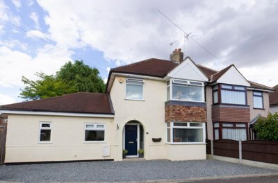 Property on Broomwood Gardens, CM15 9LJ