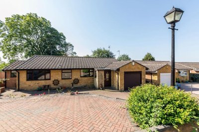 Property on Dorchester Grove, OX16 0BD
