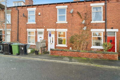 Property on Woodleigh Avenue, LS25 1EB