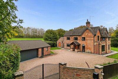 Property on Bromsgrove Road, DY9 9RJ