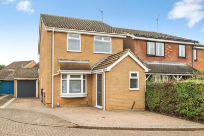 Property on Truro Gardens, MK45 1UH