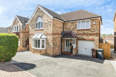 Property on Elm Close, WF8 2WF
