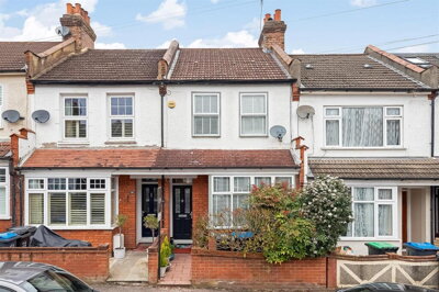 Property on Sunnydene Road, CR8 2DG