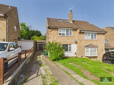 Property on Nurserylands, RH11 8RH
