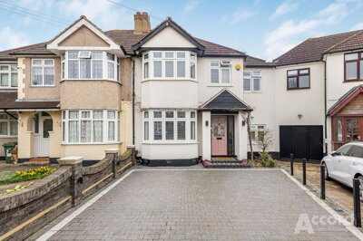 Property on Heather Glen, RM1 4SR