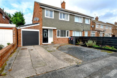 Property on Farmstead Way, CH66 2RU