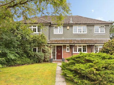 Property on Hilfield, GU46 6XP