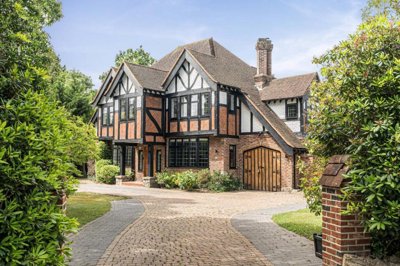Property on Chislehurst Road, BR5 1NS