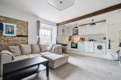 Property on OX28 6JA