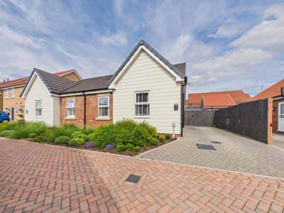 Property on Banks Close, YO16 6AU