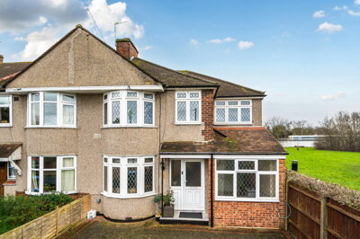 Property on Canterbury Avenue, DA15 9AS