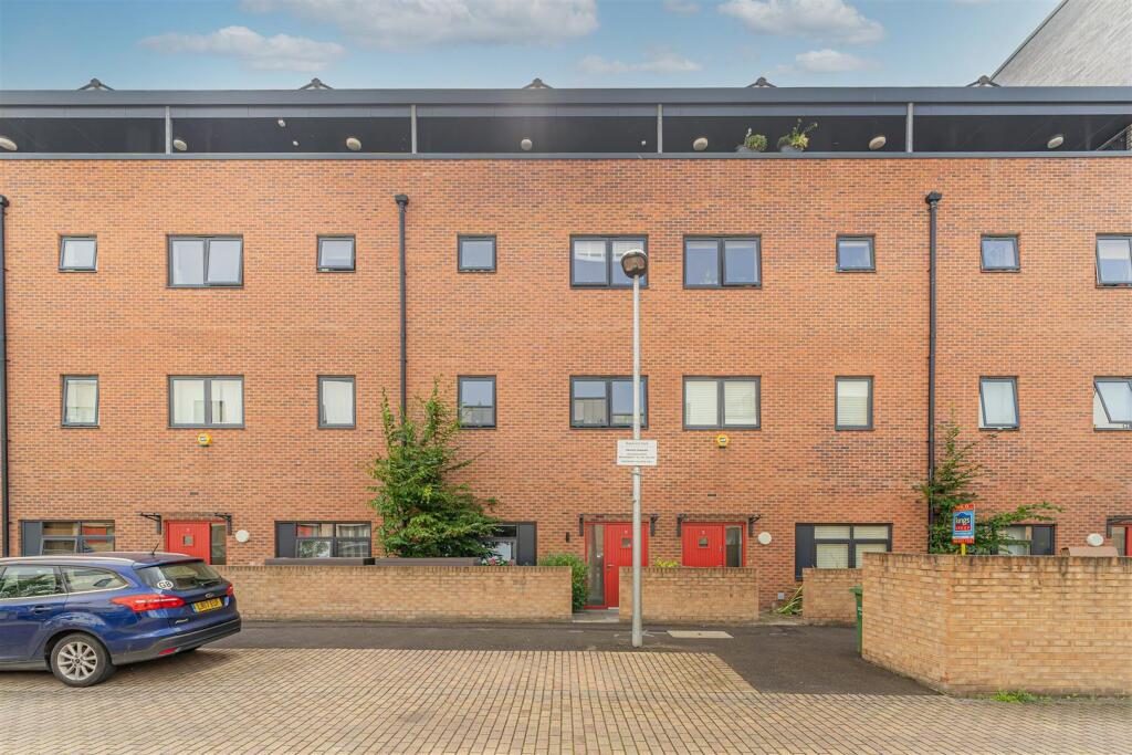 Property main image