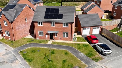 Property on Barrow Vale, TQ12 3RW