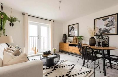 Property on LU1 2HN