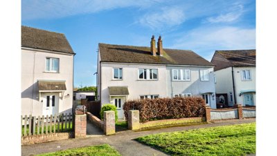 Property on Queens Road, SG12 7DW