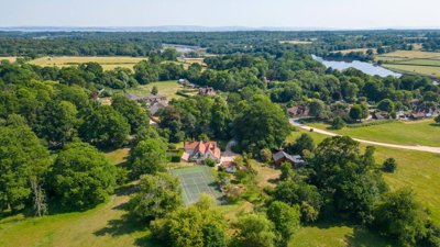 Property on Palace Lane, SO42 7YG