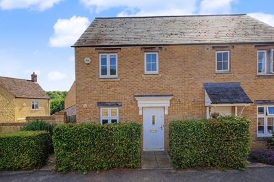 Property on Stenter Square, OX28 6BN