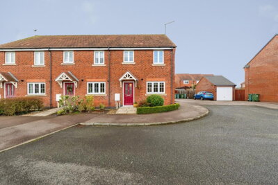 Property on Barr Close, LE19 2AF