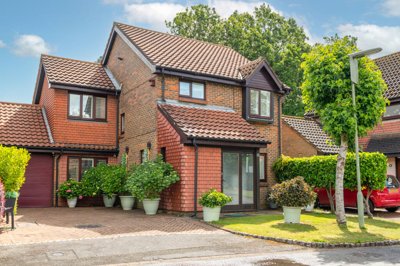 Property on Heritage Lawn, RH6 9XH