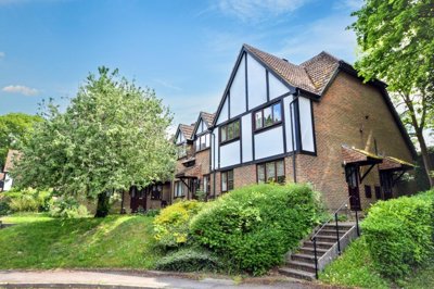 Property on Broad Ha'Penny, GU10 4TZ