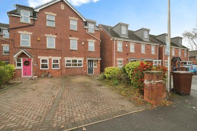 Property on Gilliburns Fold, M28 1EQ