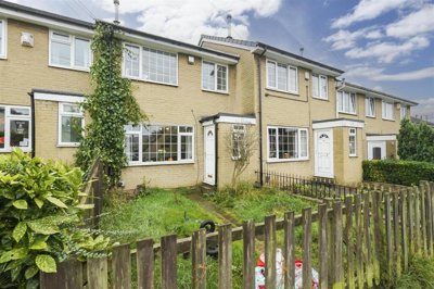 Property on Highroyd, HD8 0EB