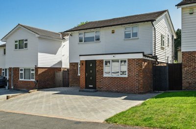 Property on Kyle Close, RG12 7DF