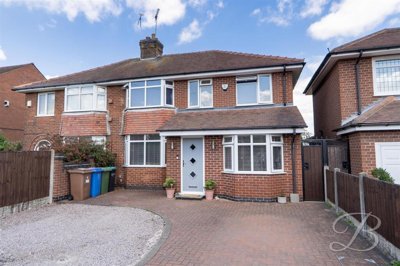 Property on Southwell Road West, NG18 4LA