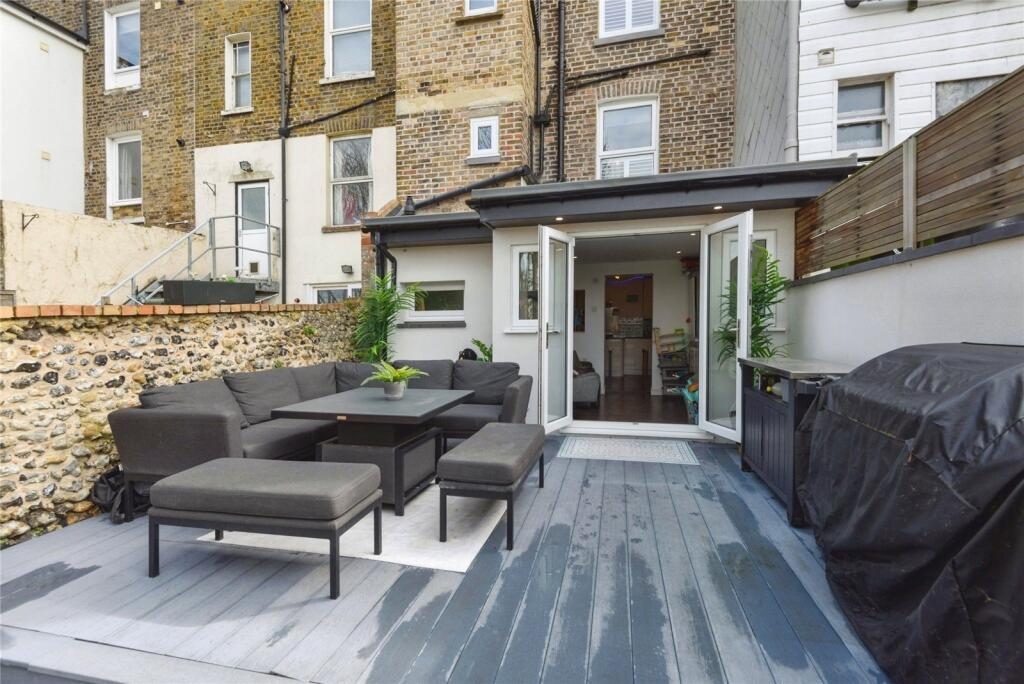 Terraced House