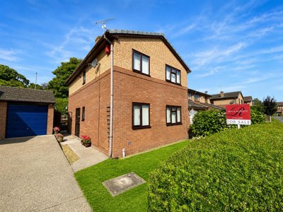 Property on Vyrnwy Close, LL11 4YS